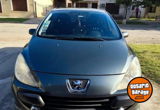Autos - Peugeot Sedan 2010 Nafta 175000Km - En Venta