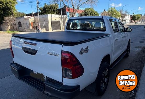 Camionetas - Toyota HILUX 4X4 2023 Diesel 130000Km - En Venta