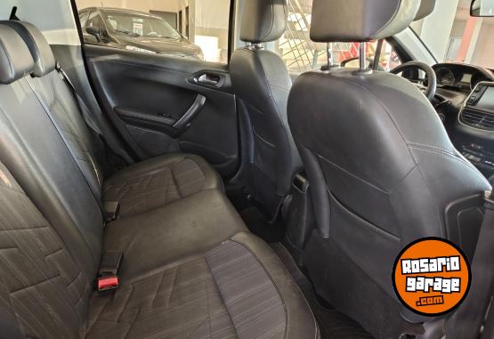 Autos - Peugeot 208 2015 Nafta 129600Km - En Venta