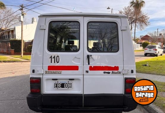Utilitarios - Renault Trafic larga 2002 Diesel 480Km - En Venta