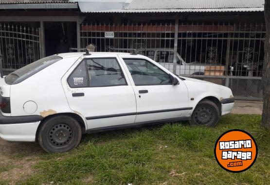 Autos - Renault 19 1996 GNC 250000Km - En Venta