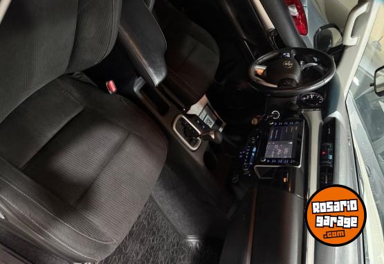 Camionetas - Toyota HILUX SRV 4x4 2021 Diesel 139000Km - En Venta