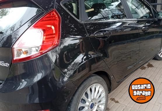 Autos - Ford Fiesta Titanium 2015 Nafta 110000Km - En Venta