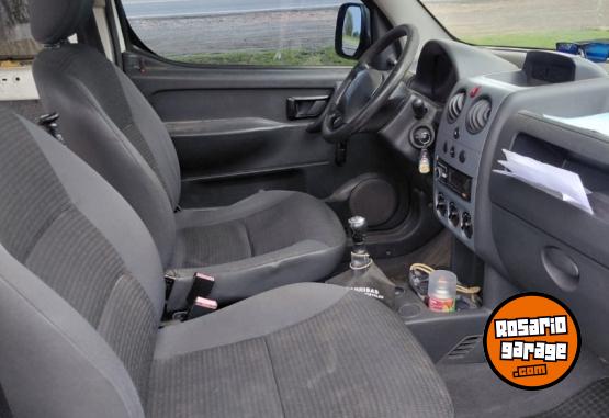 Utilitarios - Peugeot Partner 2012 Nafta 345000Km - En Venta