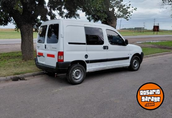 Utilitarios - Peugeot Partner 2012 Nafta 345000Km - En Venta