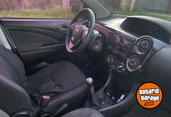 Autos - Toyota Etios 2016 Nafta 85000Km - En Venta