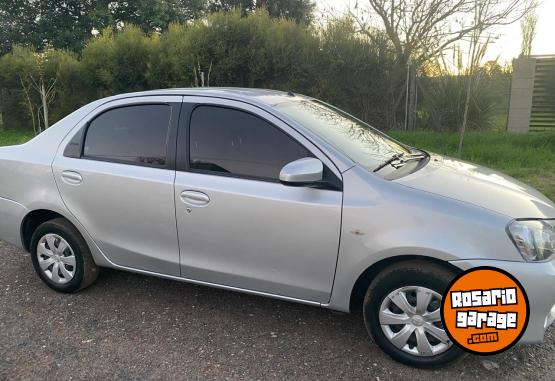 Autos - Toyota Etios 2016 Nafta 85000Km - En Venta