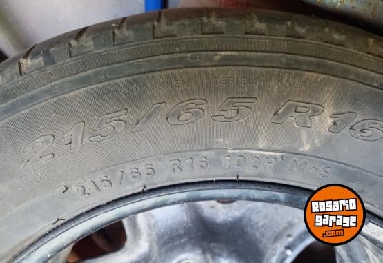 Accesorios para Autos - Cubiertas usadas 215-65-16 - En Venta