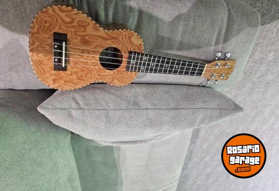 Instrumentos Musicales - Ukelele Marca DIDO NUEVO CON FUNDA - En Venta