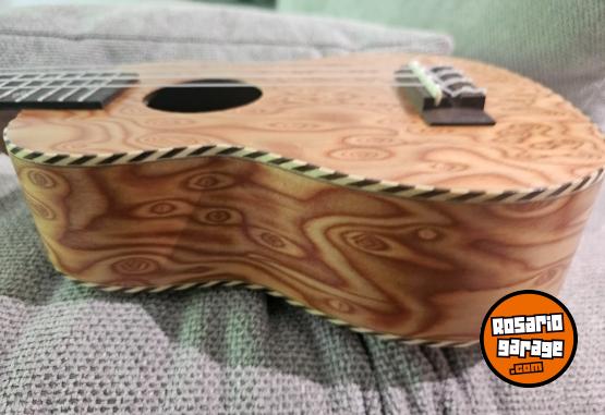 Instrumentos Musicales - Ukelele Marca DIDO NUEVO CON FUNDA - En Venta