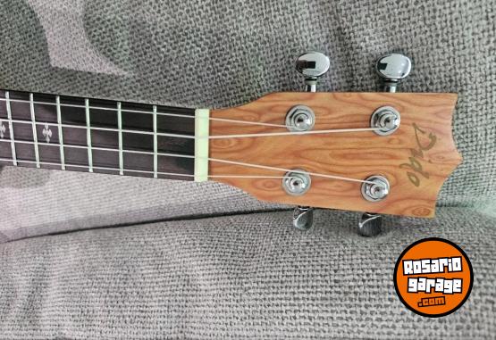 Instrumentos Musicales - Ukelele Marca DIDO NUEVO CON FUNDA - En Venta