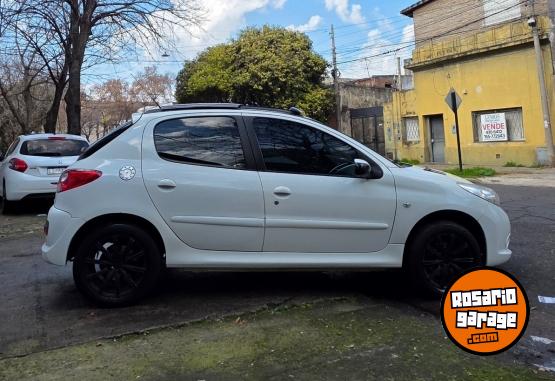 Autos - Peugeot 207 2011 Nafta 132000Km - En Venta
