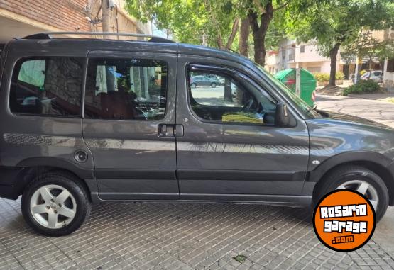 Utilitarios - Peugeot Partner 1ra mano permuto 2014 Nafta 140000Km - En Venta