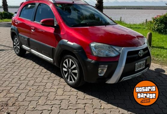 Autos - Toyota etios cross 2015 Nafta 140000Km - En Venta