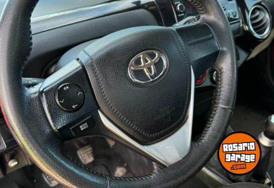 Autos - Toyota etios cross 2015 Nafta 140000Km - En Venta