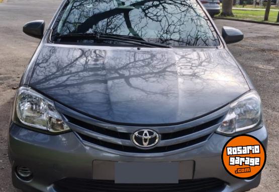 Autos - Toyota Etios 2015 Nafta 76000Km - En Venta