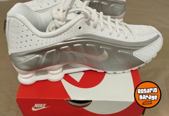 Indumentaria - Zapatillas Nike shox sin uso - En Venta