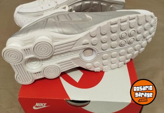 Indumentaria - Zapatillas Nike shox sin uso - En Venta