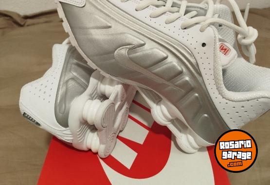 Indumentaria - Zapatillas Nike shox sin uso - En Venta