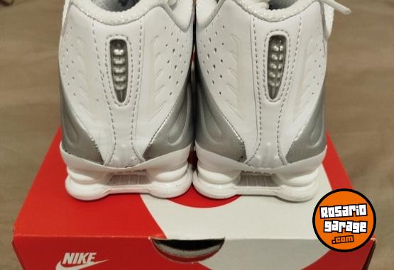 Indumentaria - Zapatillas Nike shox sin uso - En Venta