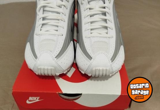 Indumentaria - Zapatillas Nike shox sin uso - En Venta