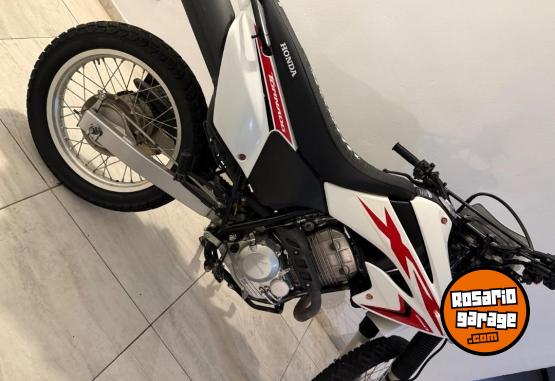 Motos - Honda Tornado 2022 Nafta 20000Km - En Venta