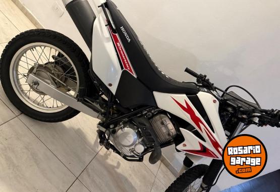 Motos - Honda Tornado 2022 Nafta 20000Km - En Venta