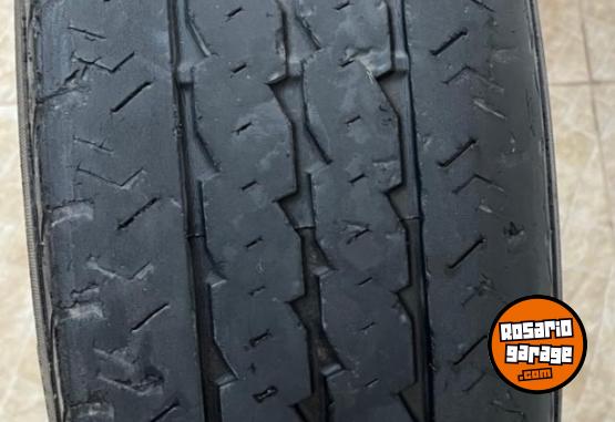 Accesorios para Autos - Cubiertas Pirelli 205/75/16 excelente estado - En Venta