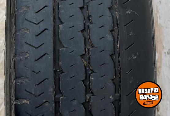 Accesorios para Autos - Cubiertas Pirelli 205/75/16 excelente estado - En Venta