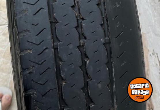 Accesorios para Autos - Cubiertas Pirelli 205/75/16 excelente estado - En Venta