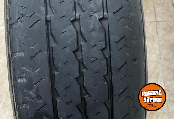 Accesorios para Autos - Cubiertas Pirelli 205/75/16 excelente estado - En Venta