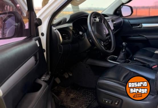 Camionetas - Toyota Hilux srx 2.8 2017 Diesel 160000Km - En Venta