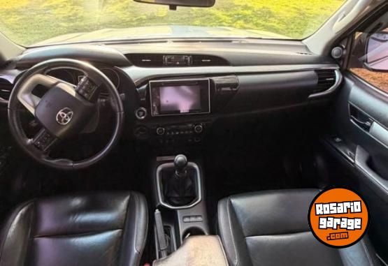 Camionetas - Toyota Hilux srx 2.8 2017 Diesel 160000Km - En Venta