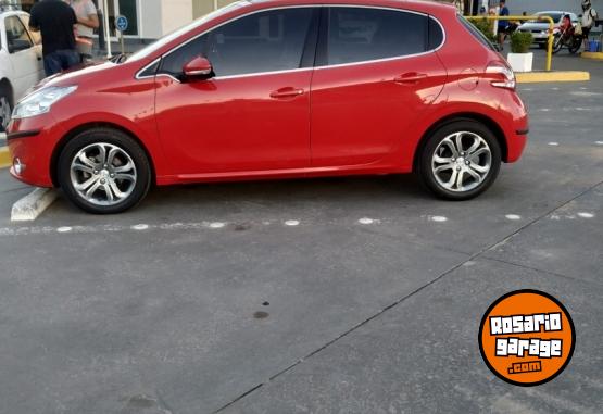 Autos - Peugeot 208 pack cuir 2015 Nafta 39000Km - En Venta