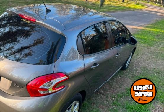 Autos - Peugeot 208 2013 GNC 130000Km - En Venta