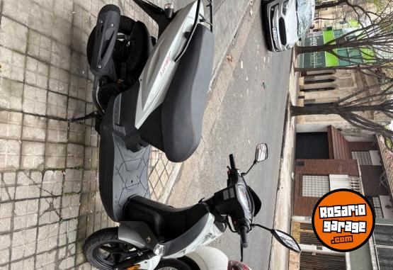 Motos - Kymco Agility 125 2024 Nafta 5000Km - En Venta