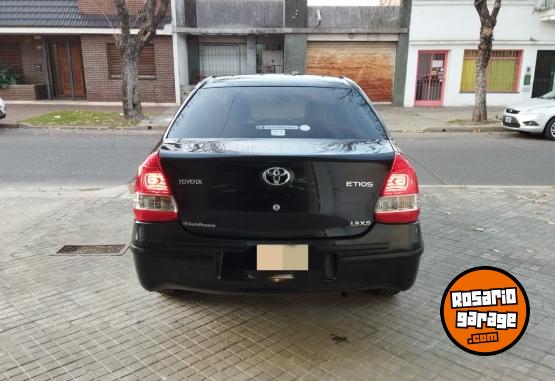 Autos - Toyota ETIOS  XS 2015 Nafta 44000Km - En Venta