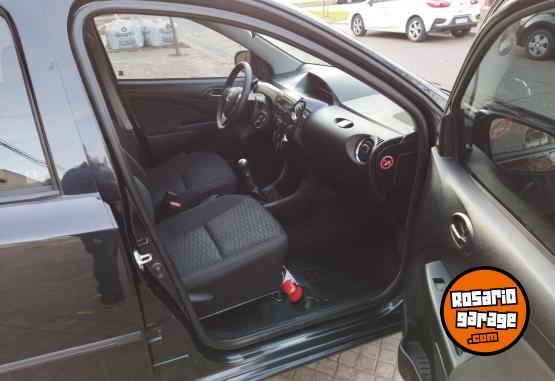 Autos - Toyota ETIOS  XS 2015 Nafta 44000Km - En Venta