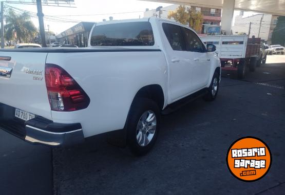 Camionetas - Toyota Hilux SRV 4x2 2019 Diesel 72000Km - En Venta