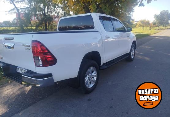 Camionetas - Toyota Hilux SRV 4x2 2019 Diesel 72000Km - En Venta