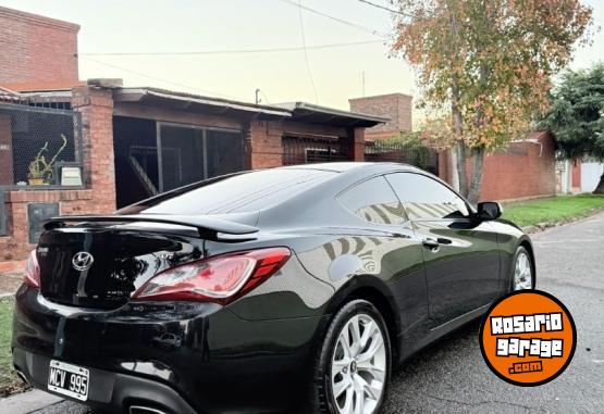 Autos - Hyundai G�nesis 2013 Nafta 84500Km - En Venta
