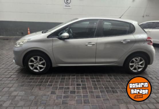 Autos - Peugeot 208 ALLURE TOUCH 2015 Nafta 100000Km - En Venta