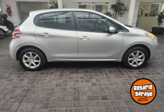 Autos - Peugeot 208 ALLURE TOUCH 2015 Nafta 100000Km - En Venta