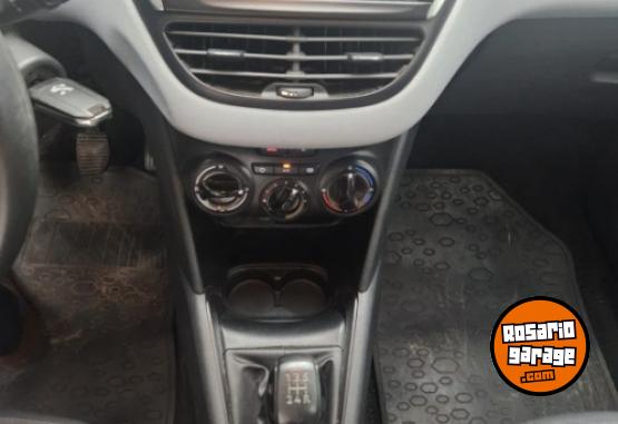 Autos - Peugeot 208 ALLURE TOUCH 2015 Nafta 100000Km - En Venta