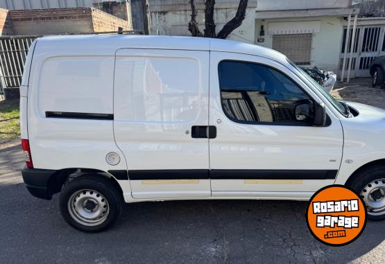 Utilitarios - Peugeot Partner 2016 Diesel 135000Km - En Venta