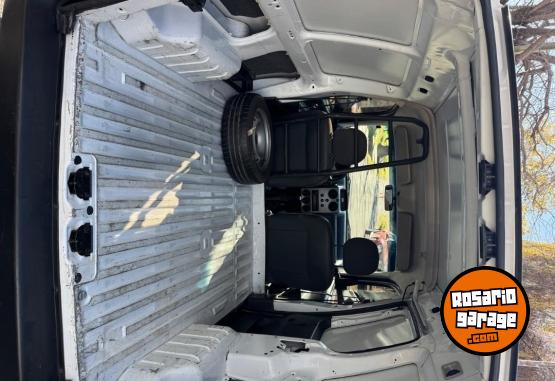 Utilitarios - Peugeot Partner 2016 Diesel 135000Km - En Venta