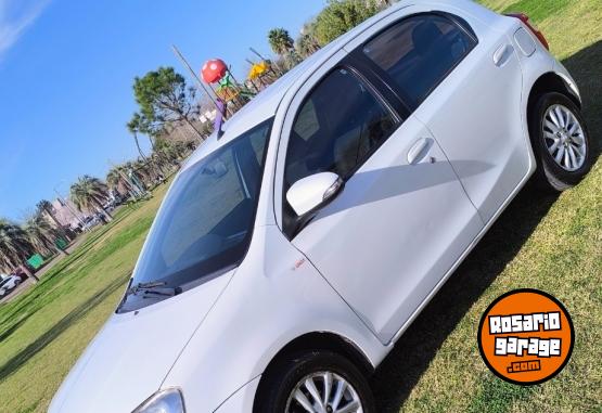 Autos - Toyota Etios 2016 Nafta 110000Km - En Venta