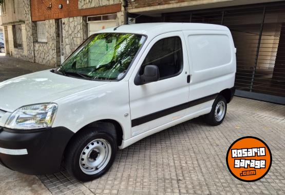 Utilitarios - Peugeot Partner 1ra mano permuto 2021 Diesel 122000Km - En Venta
