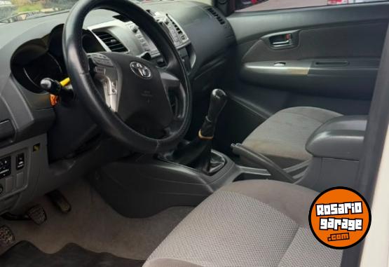 Camionetas - Toyota HILUX SRV 4x2 2012 Diesel 240000Km - En Venta