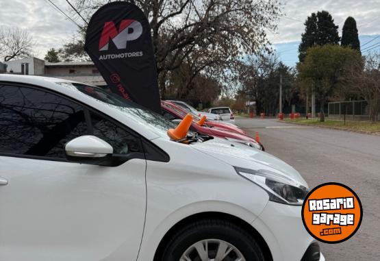 Autos - Peugeot 208 2018 Nafta 103000Km - En Venta